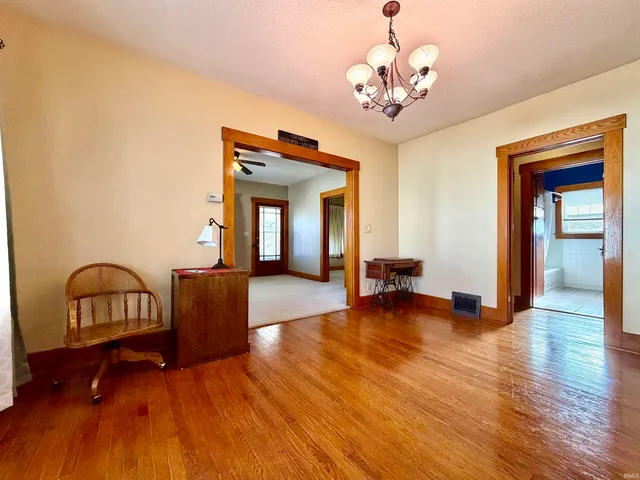 $260,000 | 214 North Chestnut Street, Huntingburg, IN 47542