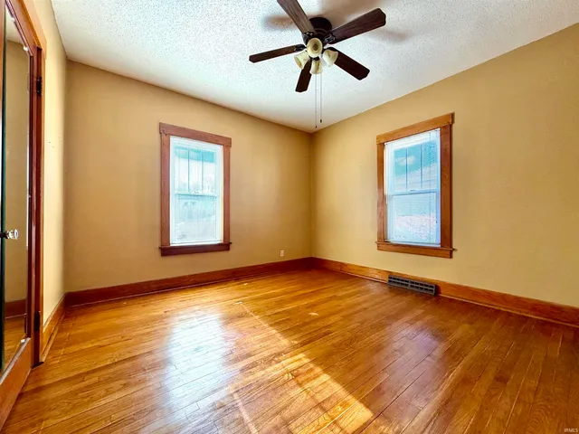 $260,000 | 214 North Chestnut Street, Huntingburg, IN 47542