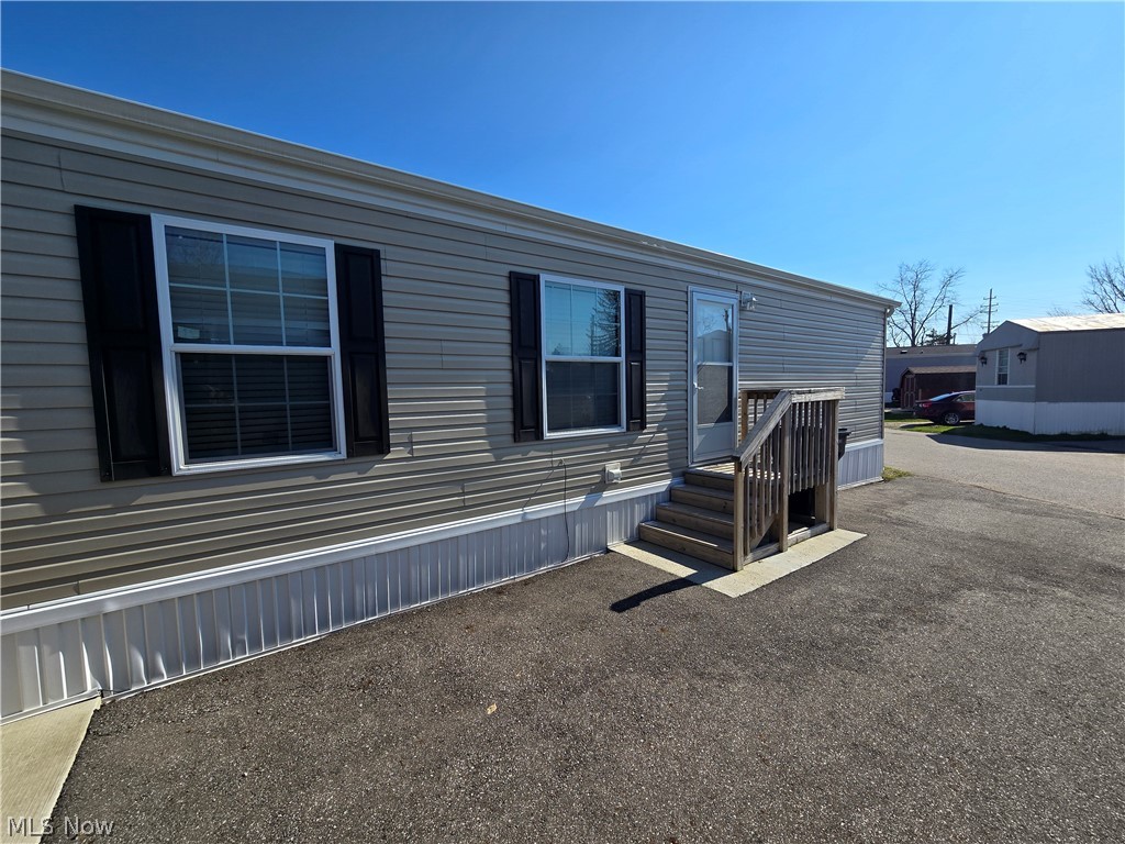 12860 Mayfield Road Chardon, OH 44024 - Photo 4 of 18 Gallery Image 4