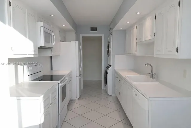 $4,300 | 2751 South Ocean Drive, Unit 1001N, Hollywood, FL 33019