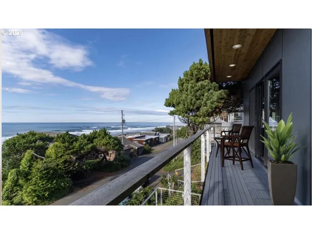 a black and white photo of a living room