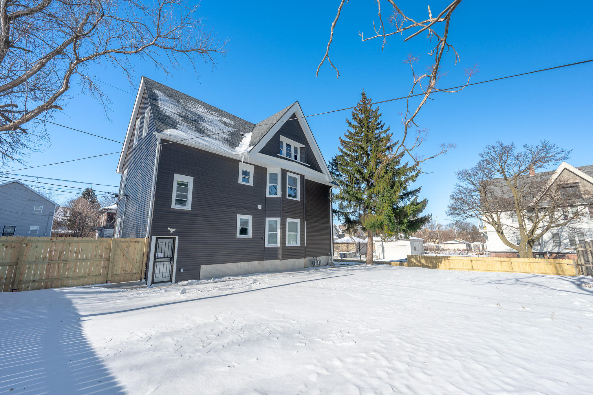 3513 West Lloyd Street, Unit 3515 Milwaukee, WI 53208 - Photo 21 of 24 Exterior Garden_Yard View 2