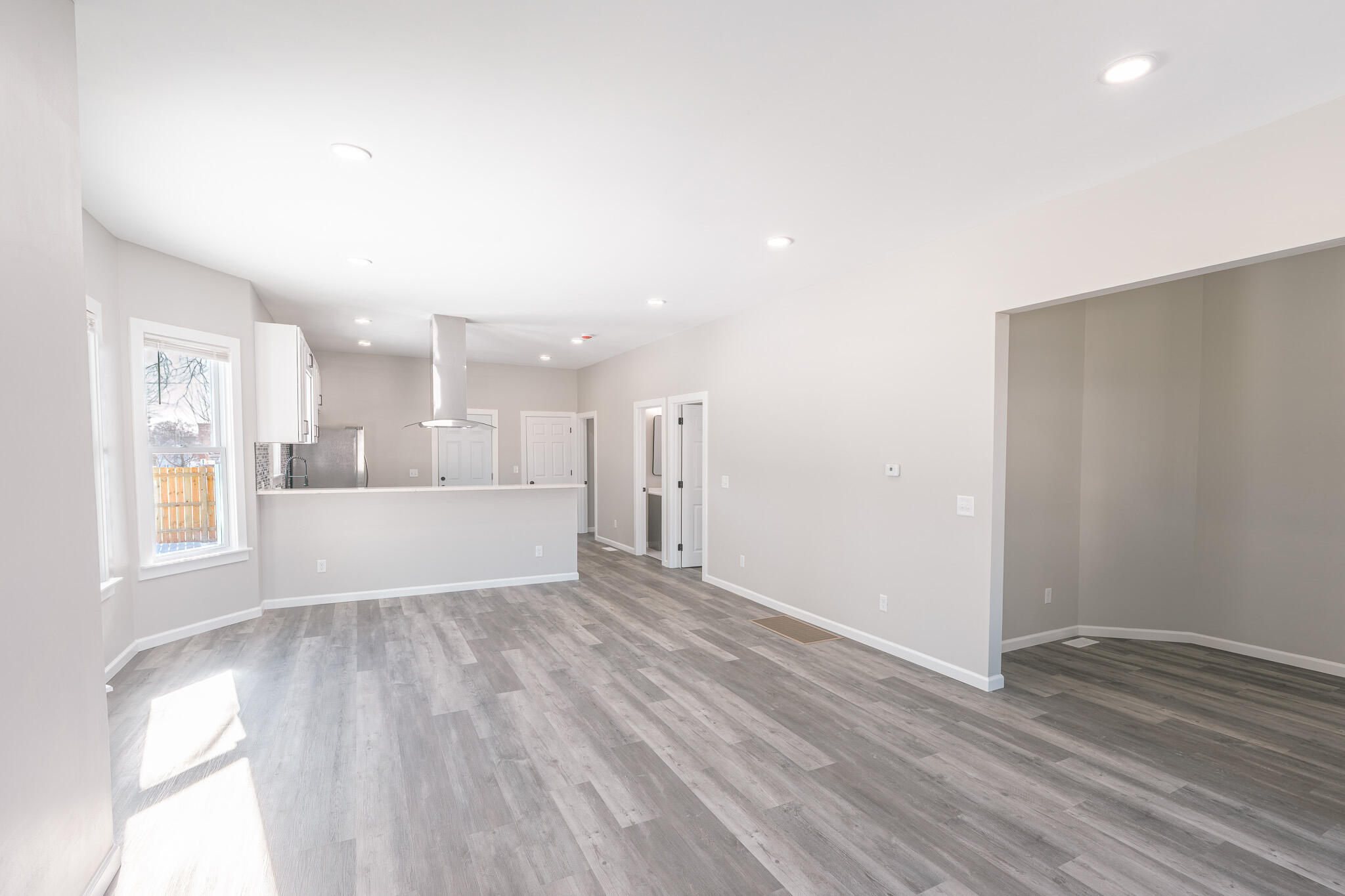 3513 West Lloyd Street, Unit 3515 Milwaukee, WI 53208 - Photo 5 of 24 1st Floor Living 2