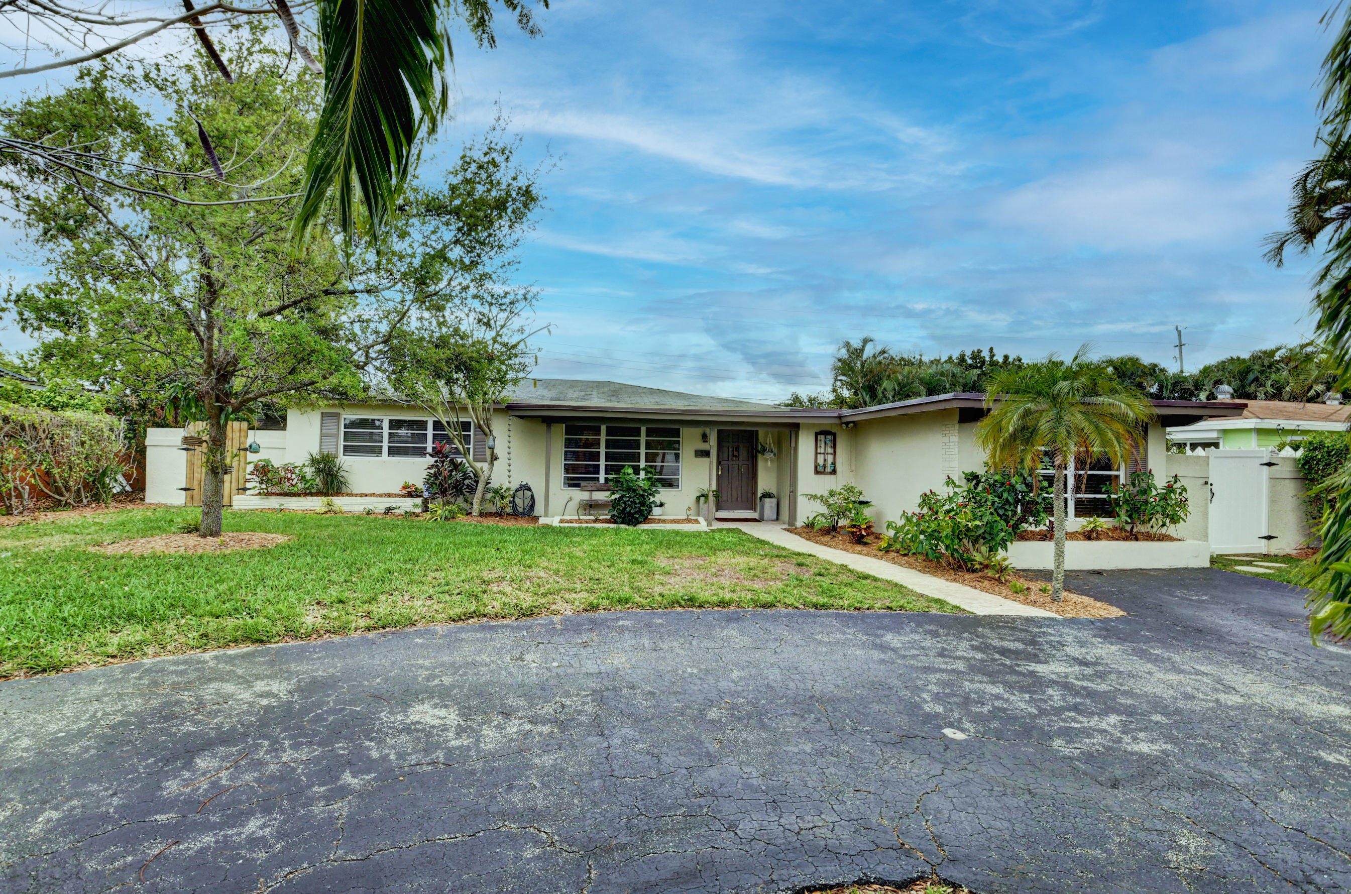 336 Northeast 28th Terrace Boca Raton, FL 33431 - Photo 1 of 37 02_dsc_7817_18_19_20_21