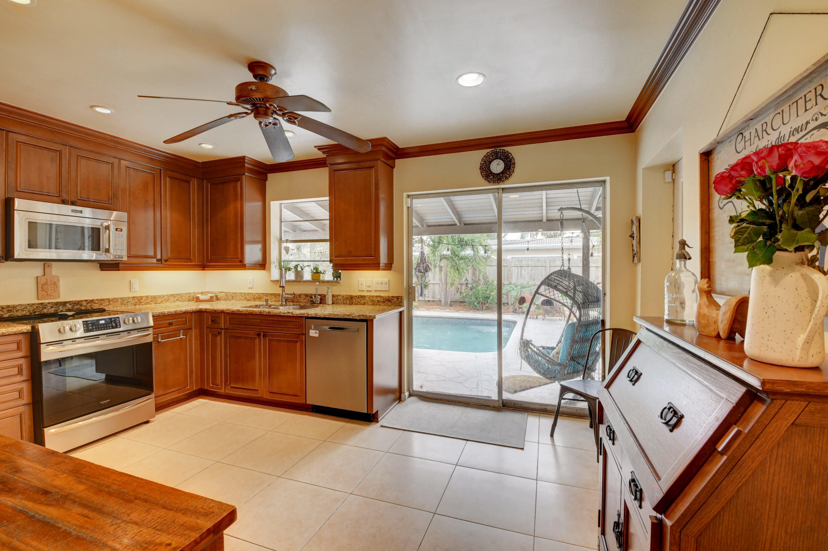 336 Northeast 28th Terrace Boca Raton, FL 33431 - Photo 19 of 37 20_dsc_7937_38_39_40_41