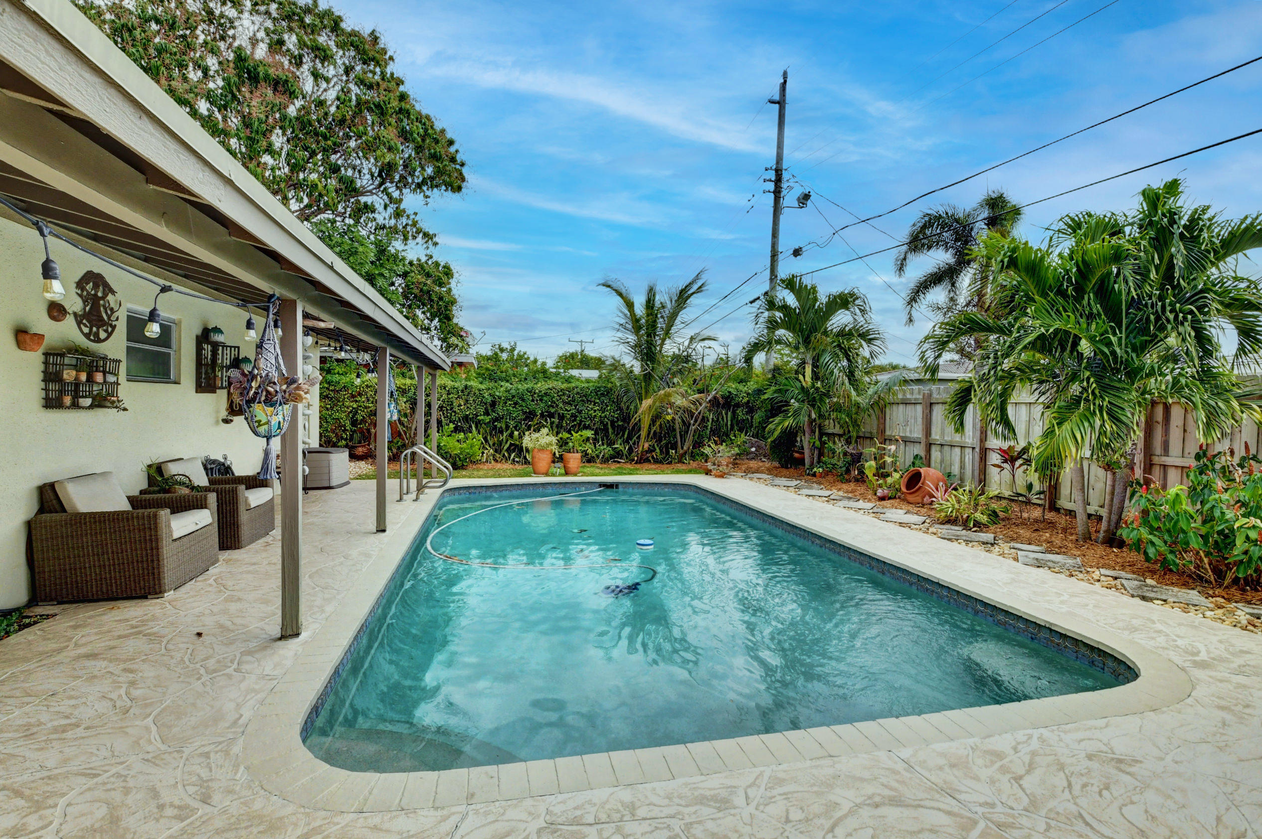 336 Northeast 28th Terrace Boca Raton, FL 33431 - Photo 4 of 37 05_dsc_7847_48_49_50_51