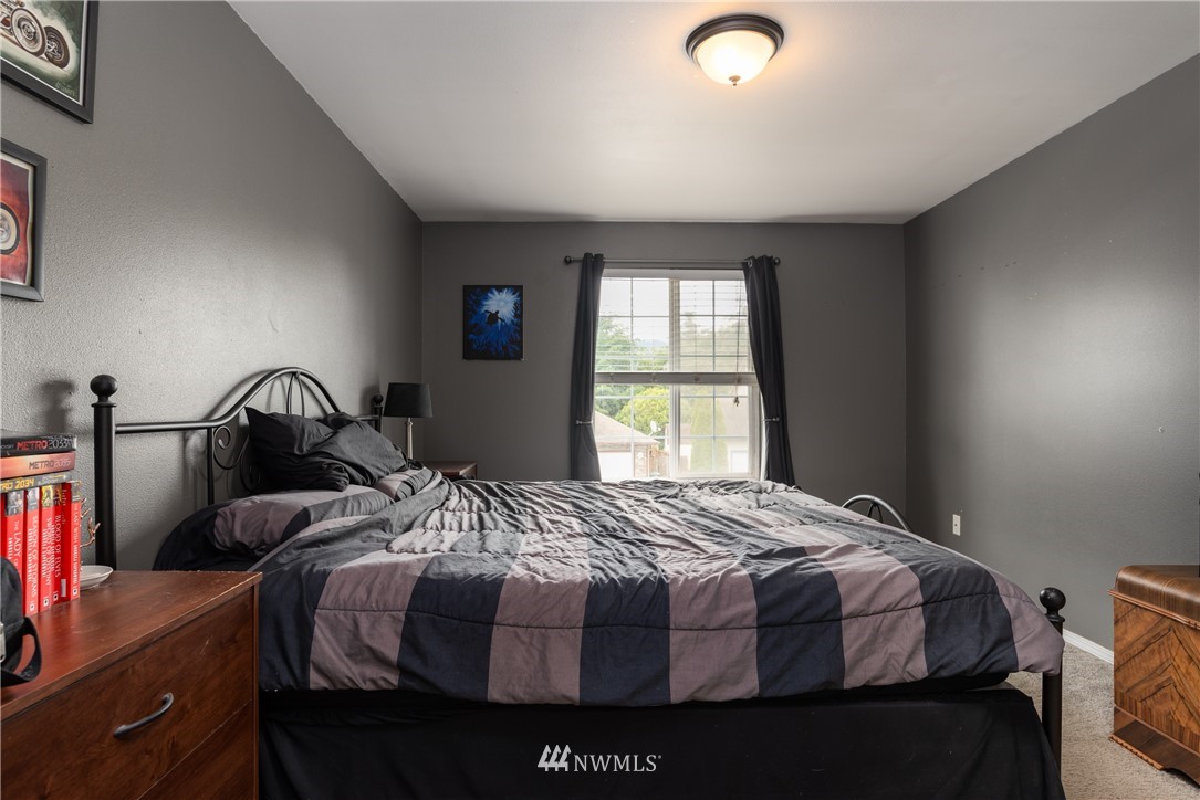 408 Rohrer Loop Sedro-Woolley, WA 98284 - Photo 16 of 20 a bedroom with a bed and a window
