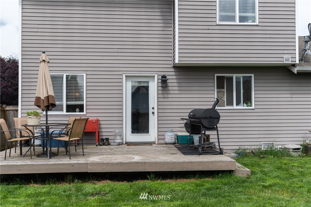 408 Rohrer Loop Sedro-Woolley, WA 98284 - Photo 18 of 20 a view of a house with back yard