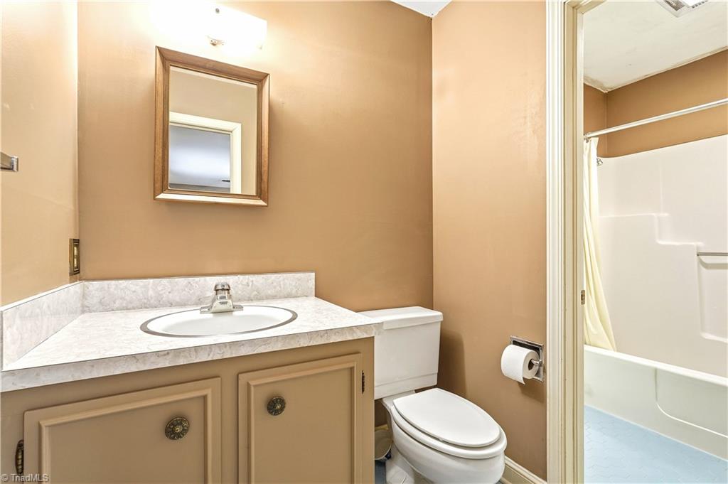 612 Hertford Road Winston-Salem, NC 27104 - Photo 27 of 49