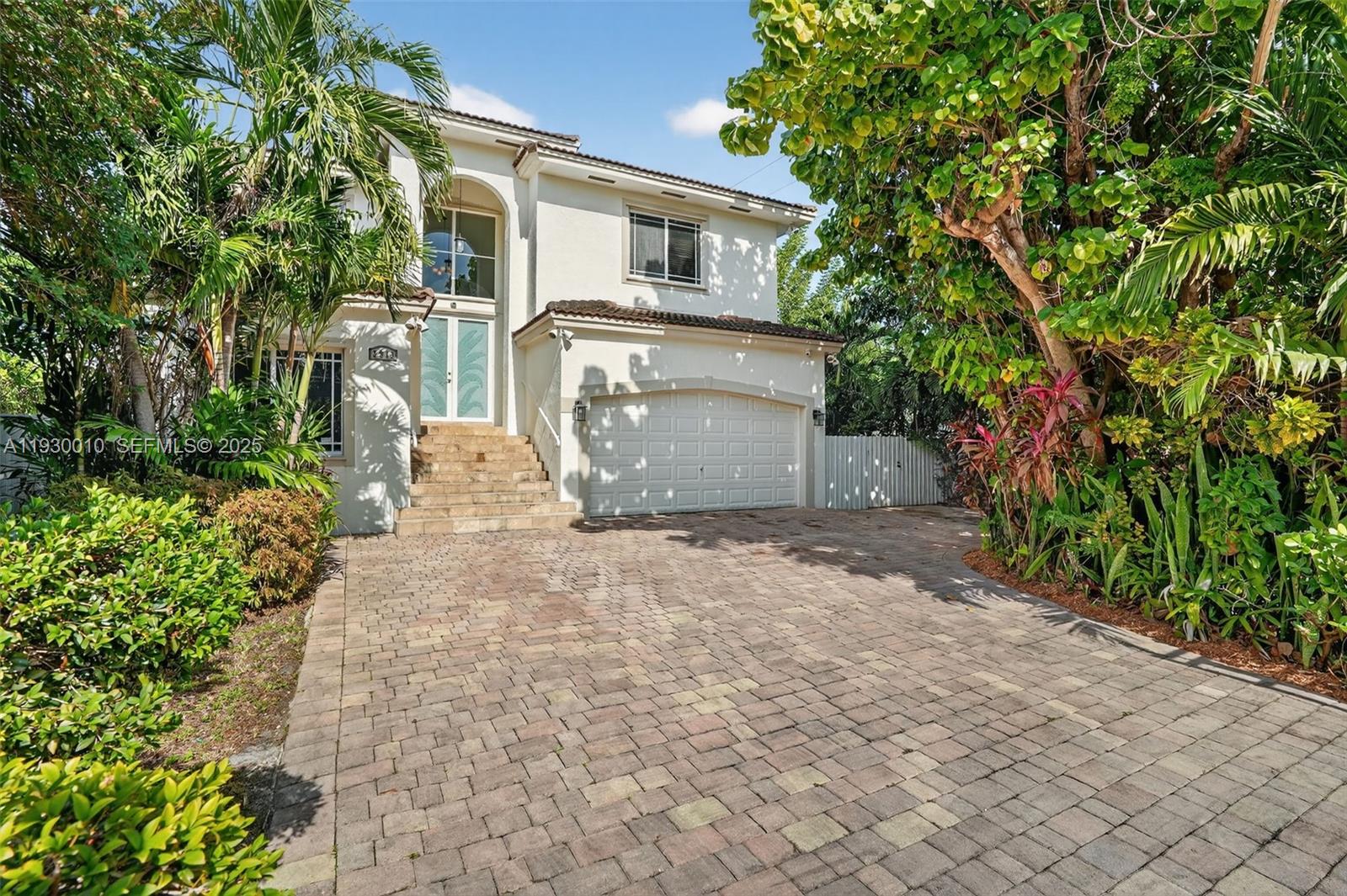 2913 Southwest 13th Street Miami, FL 33145 - Photo 5 of 55 a view of a back yard of the house