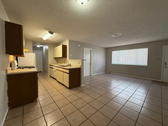 $1,395 | 2122 Andover Drive, Round Rock, TX 78664