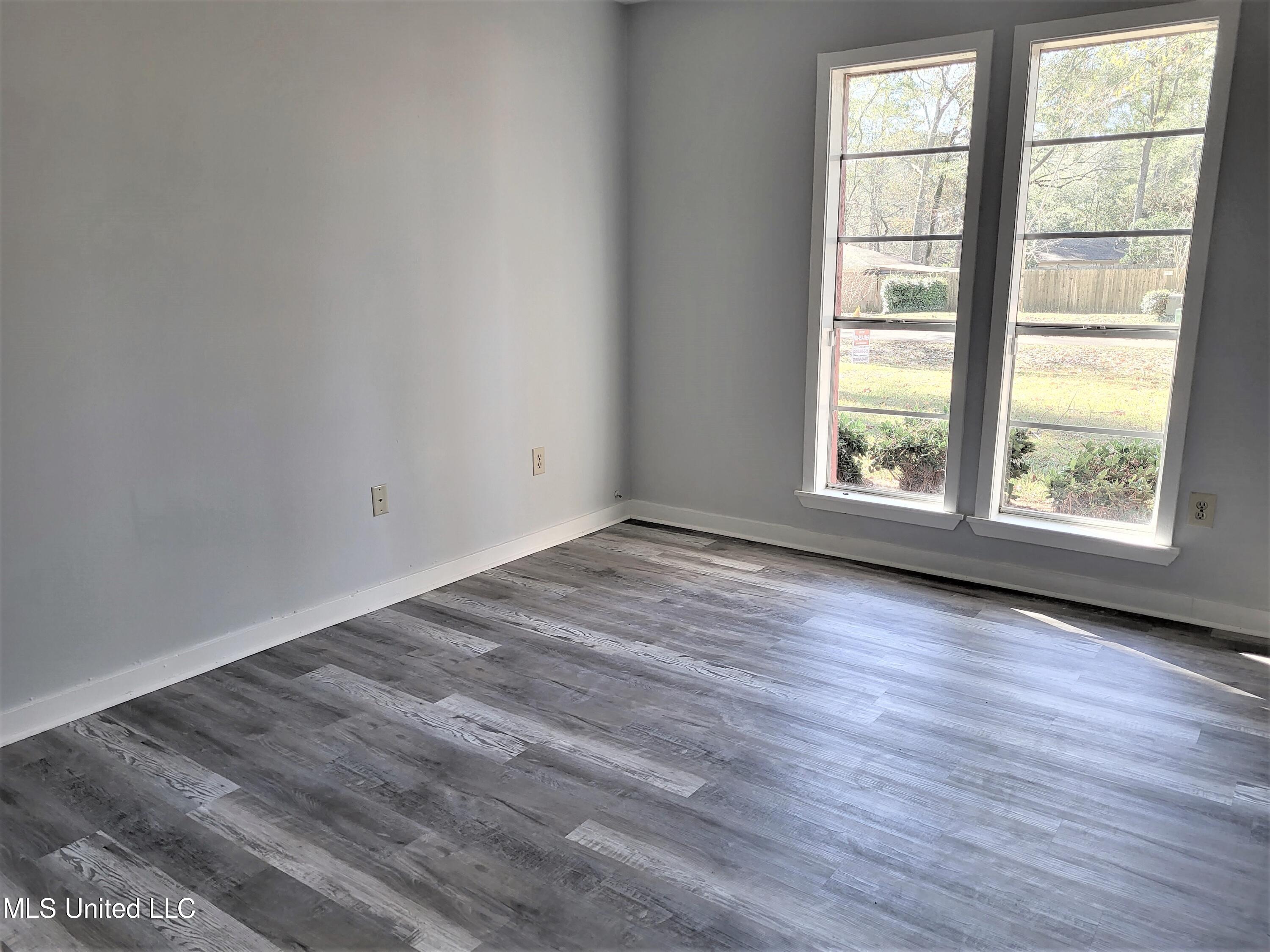202 Whippoorwill Road Brandon, MS 39047 - Photo 4 of 13 Whippoorwill new floors (27)