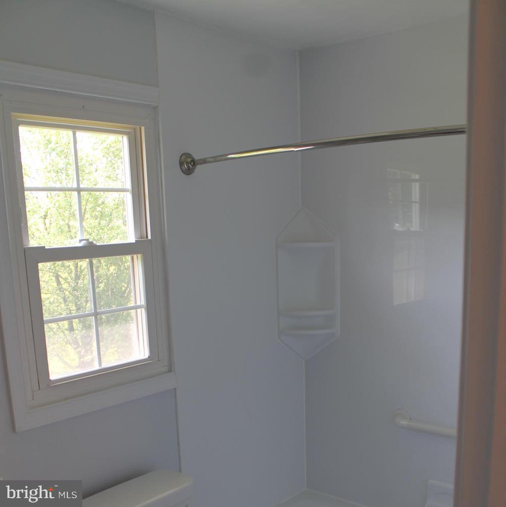 418 Bellevue Road Red Lion, PA 17356 - Photo 41 of 49 2nd Floor Main Bath