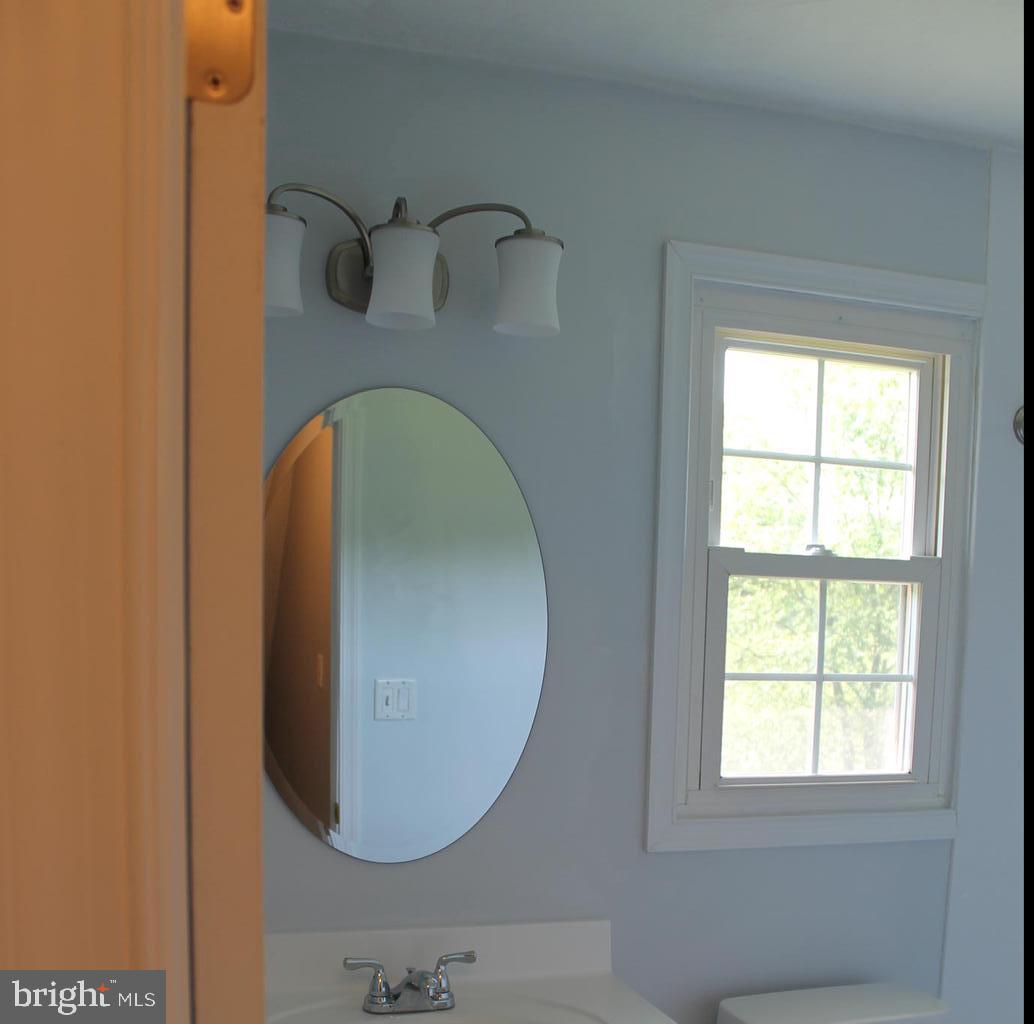 418 Bellevue Road Red Lion, PA 17356 - Photo 42 of 49 2nd Floor Main Bath