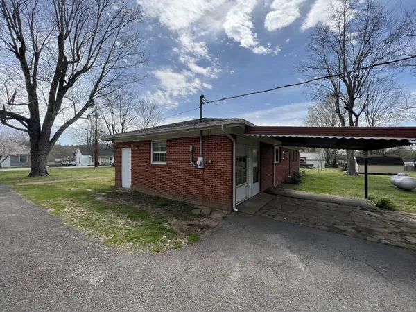 $1,650 | 207 North Mulberry Street, Cornersville, TN 37047