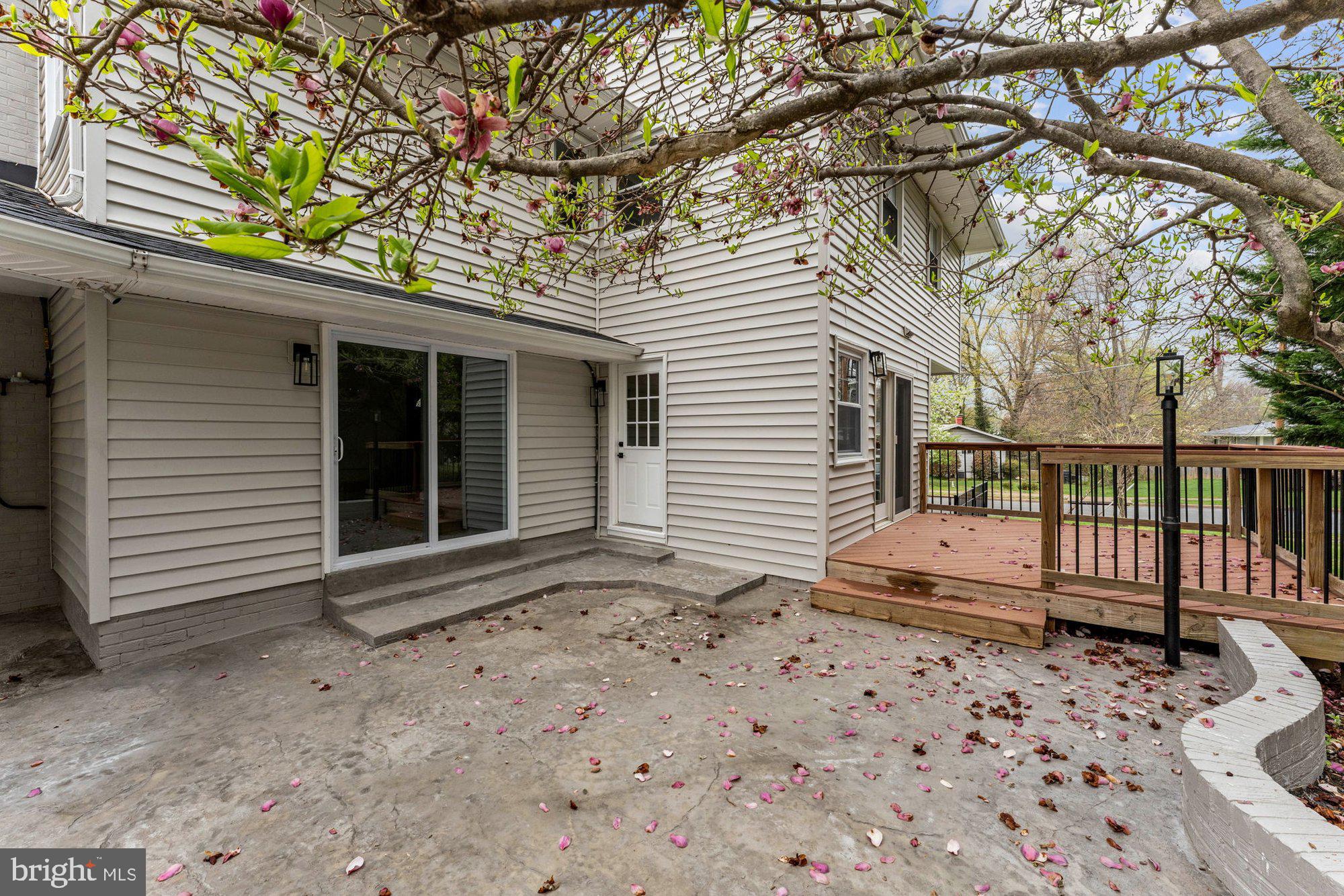 8612 Cottage Street Vienna, VA 22180 - Photo 5 of 65