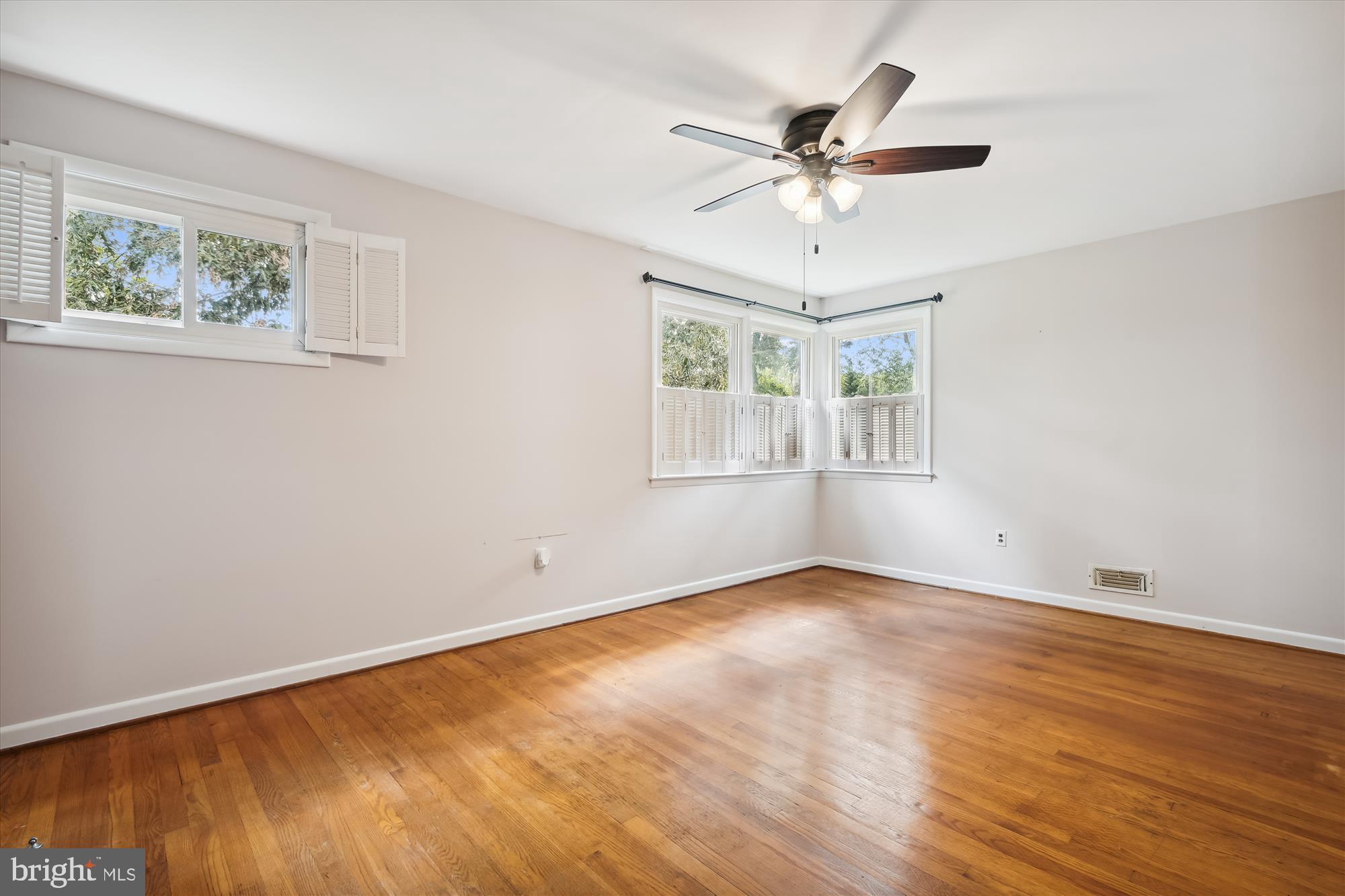 377 Dutch Ship Road Pasadena, MD 21122 - Photo 17 of 49 Primary Bedroom
