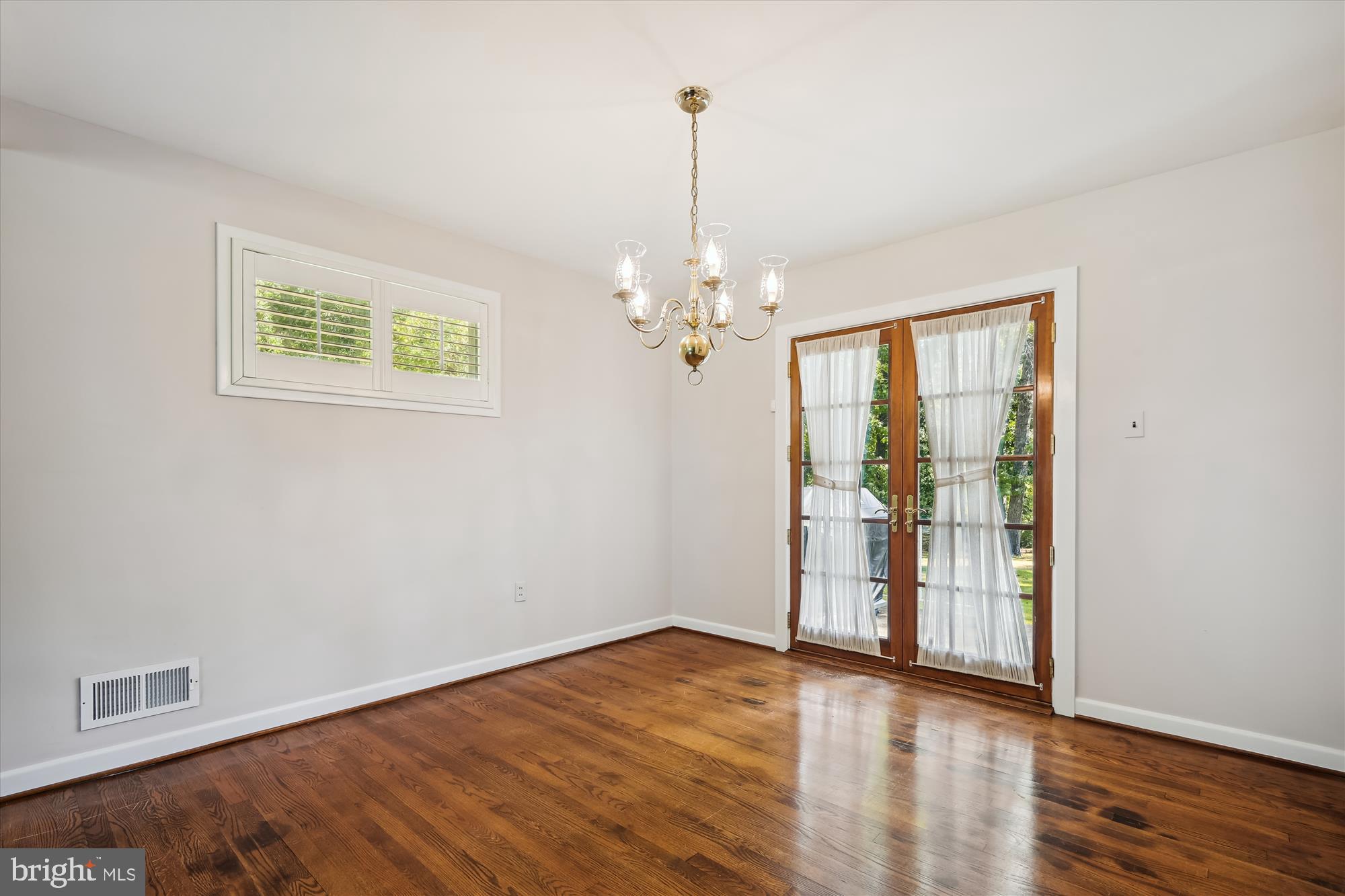 377 Dutch Ship Road Pasadena, MD 21122 - Photo 9 of 49 Dining Area