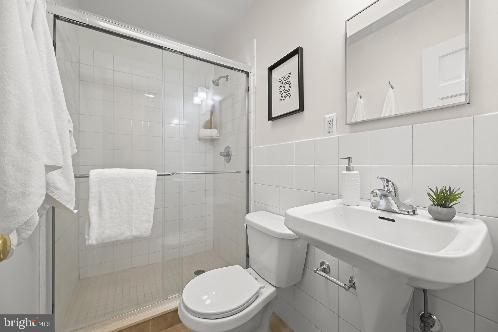 3527 R Street Northwest Washington, DC 20007 - Photo 17 of 31 Primary en-suite bath