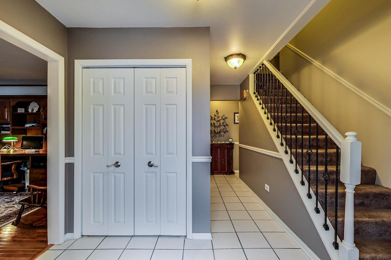 43 South Delany Road Gurnee, IL 60031 - Photo 2 of 27