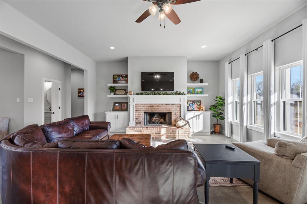 105 Proctor Lane Decatur, TX 76234 - Photo 19 of 40 Powder Bath