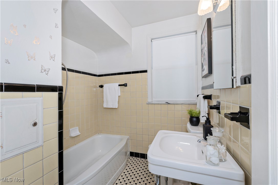 4040 Ardmore Road Cleveland, OH 44121 - Photo 18 of 43