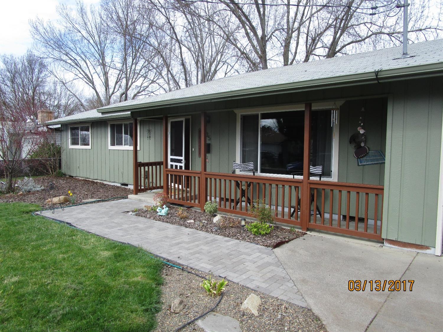 205 Victoria Way Central Point, OR 97502 - Photo 1 of 17 Primary Photo