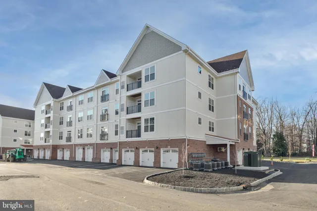 $2,325 | 700 Citation Lane, Unit 1235, Cherry Hill, NJ 08002