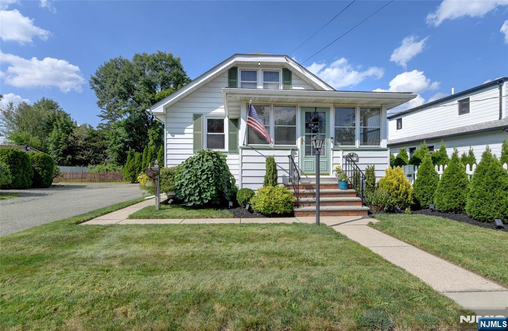 22 Jacksonville Road Pompton Plains, NJ 07444 - Photo 2 of 38 Gallery Image 2