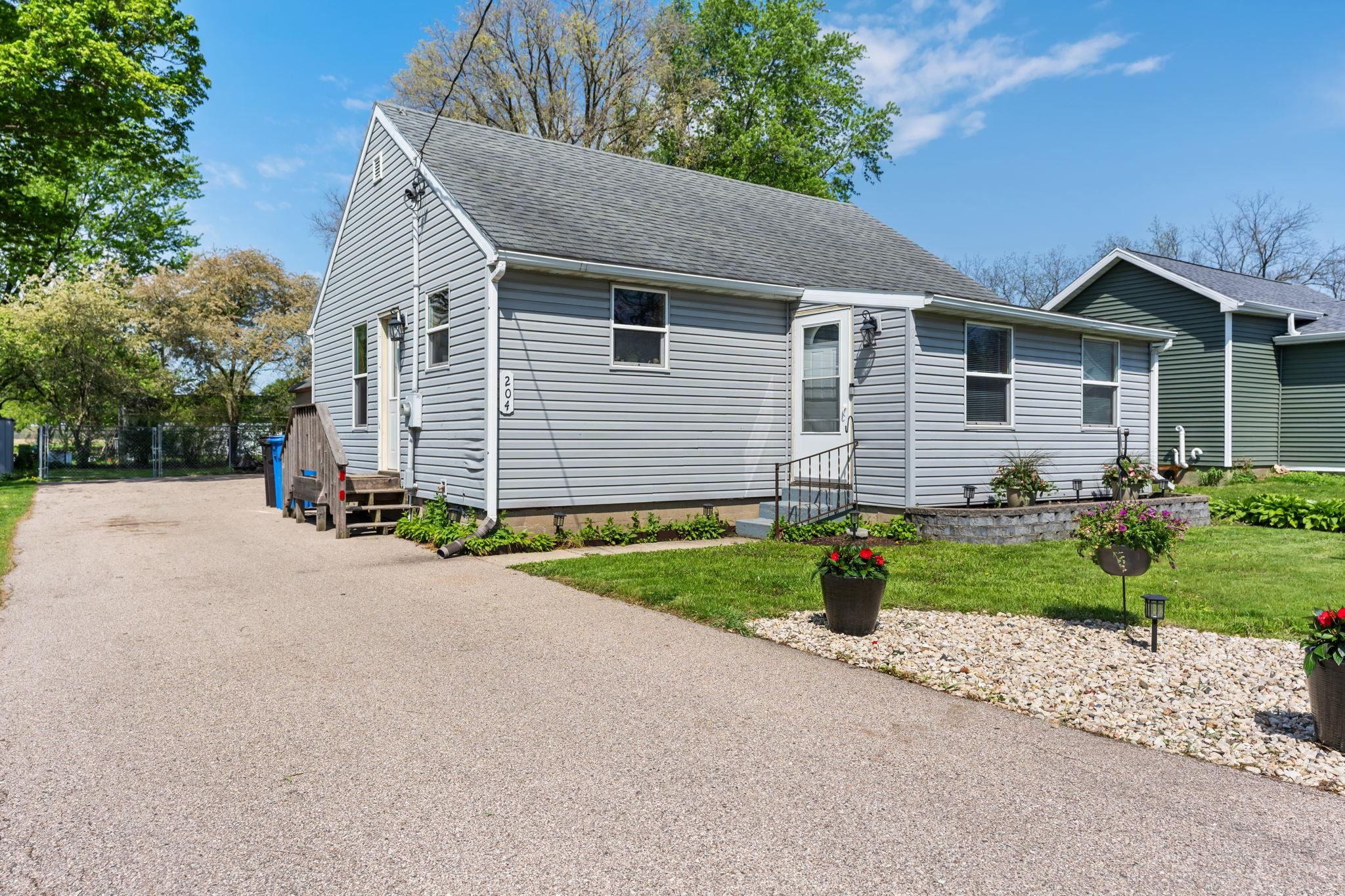 204 South 1st Street Brooklyn, WI 53521 - Photo 2 of 23