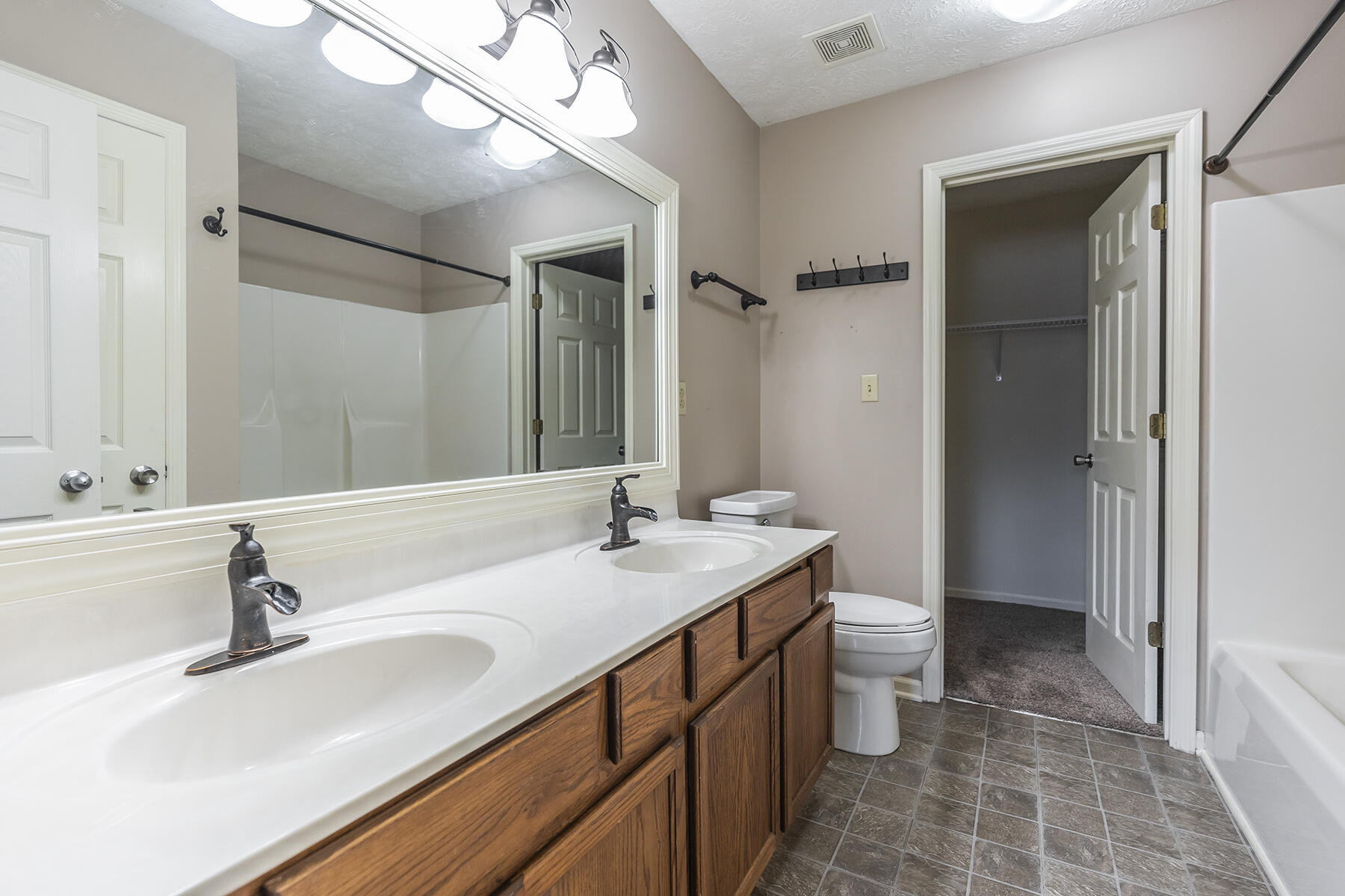 945 Tanbark Road Lexington, KY 40515 - Photo 21 of 31 945tanbark22 copy