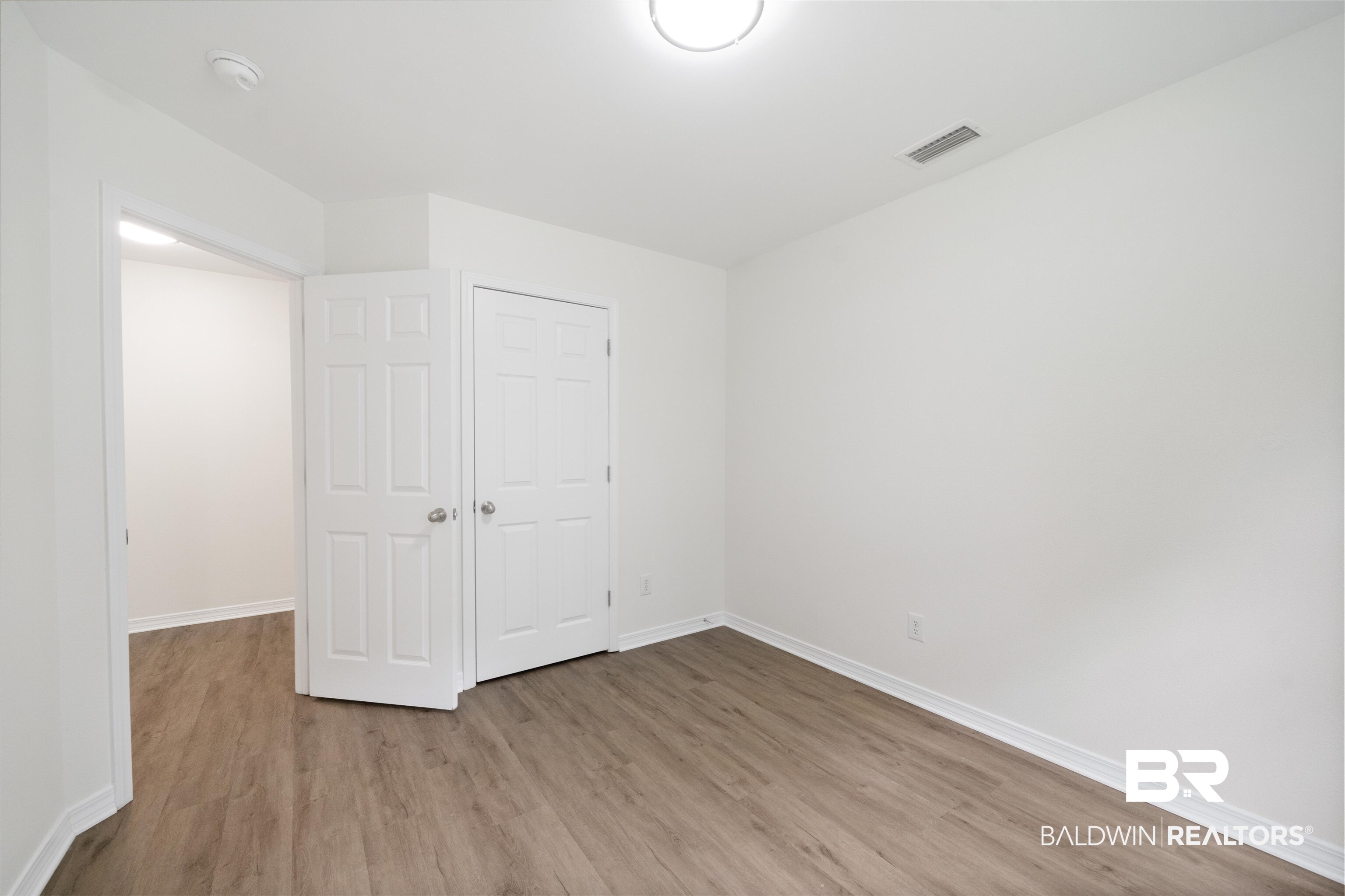 16063 Mansion Street Foley, AL 36535 - Photo 15 of 31 Guest room