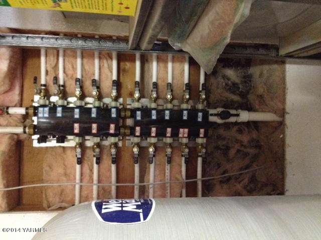 5691 Lateral A Road Wapato, WA 98951 - Photo 12 of 18 pex manifold system