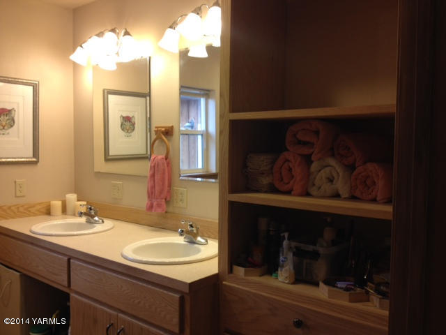 5691 Lateral A Road Wapato, WA 98951 - Photo 8 of 18 master bath with dual sinks