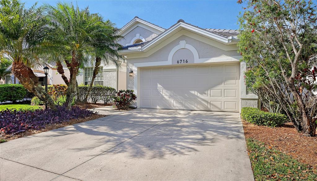 6716 Spring Moss Place Lakewood Ranch, FL 34202 - Photo 3 of 52