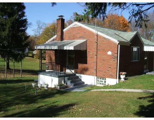 110 Spring Valley Lane Monaca, PA 15061 - Photo 4 of 18 Exterior Front.