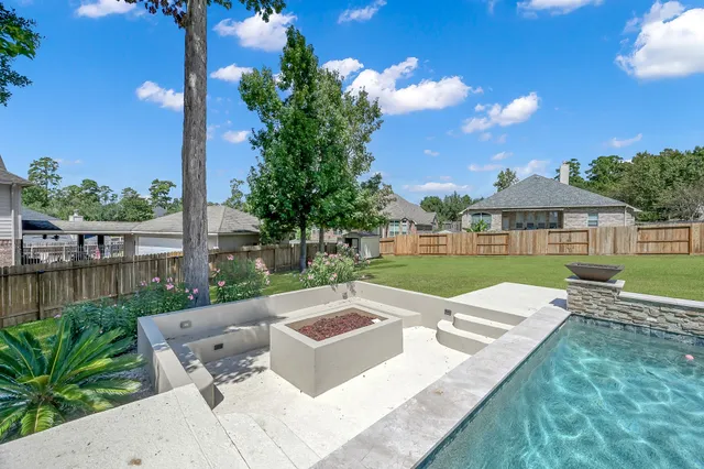 a view of a house with backyard and sitting area