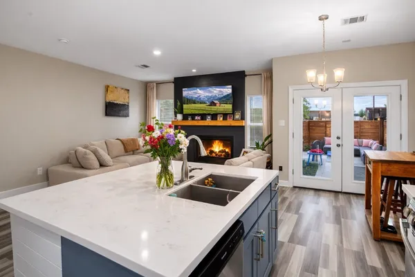 $2,400 | 5417 Texas Street, Unit A, Houston, TX 77011