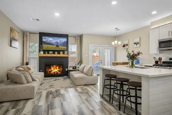 $2,400 | 5417 Texas Street, Unit A, Houston, TX 77011