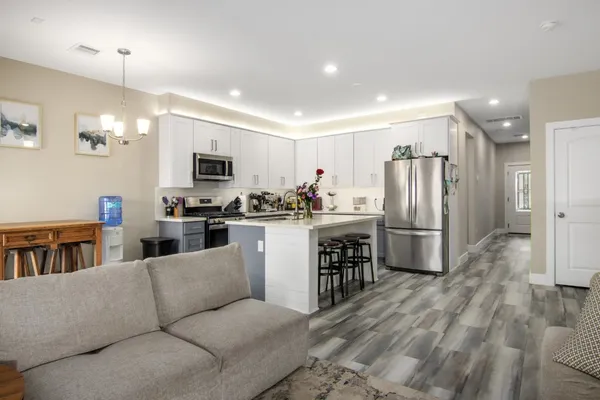 $2,400 | 5417 Texas Street, Unit A, Houston, TX 77011