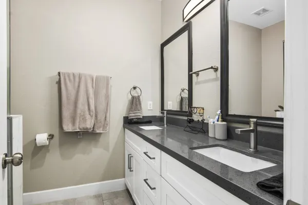 $2,400 | 5417 Texas Street, Unit A, Houston, TX 77011