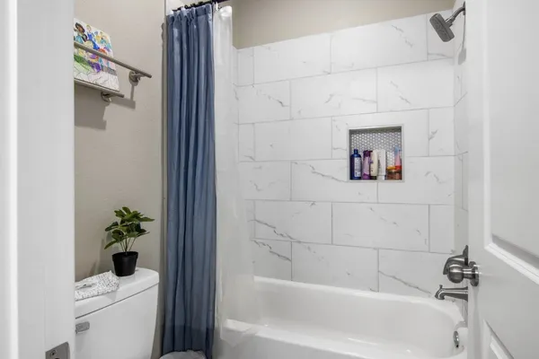 $2,400 | 5417 Texas Street, Unit A, Houston, TX 77011