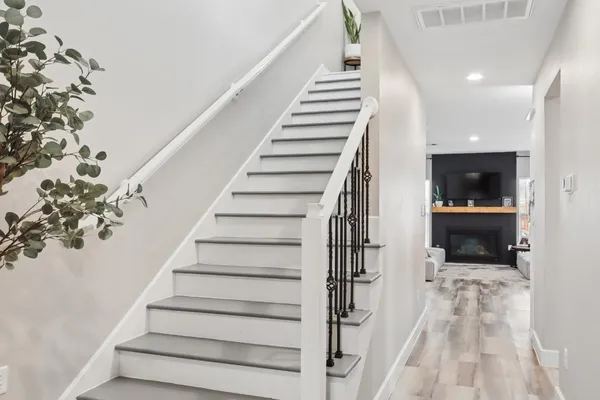 $2,400 | 5417 Texas Street, Unit A, Houston, TX 77011