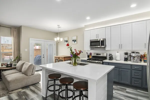 $2,400 | 5417 Texas Street, Unit A, Houston, TX 77011