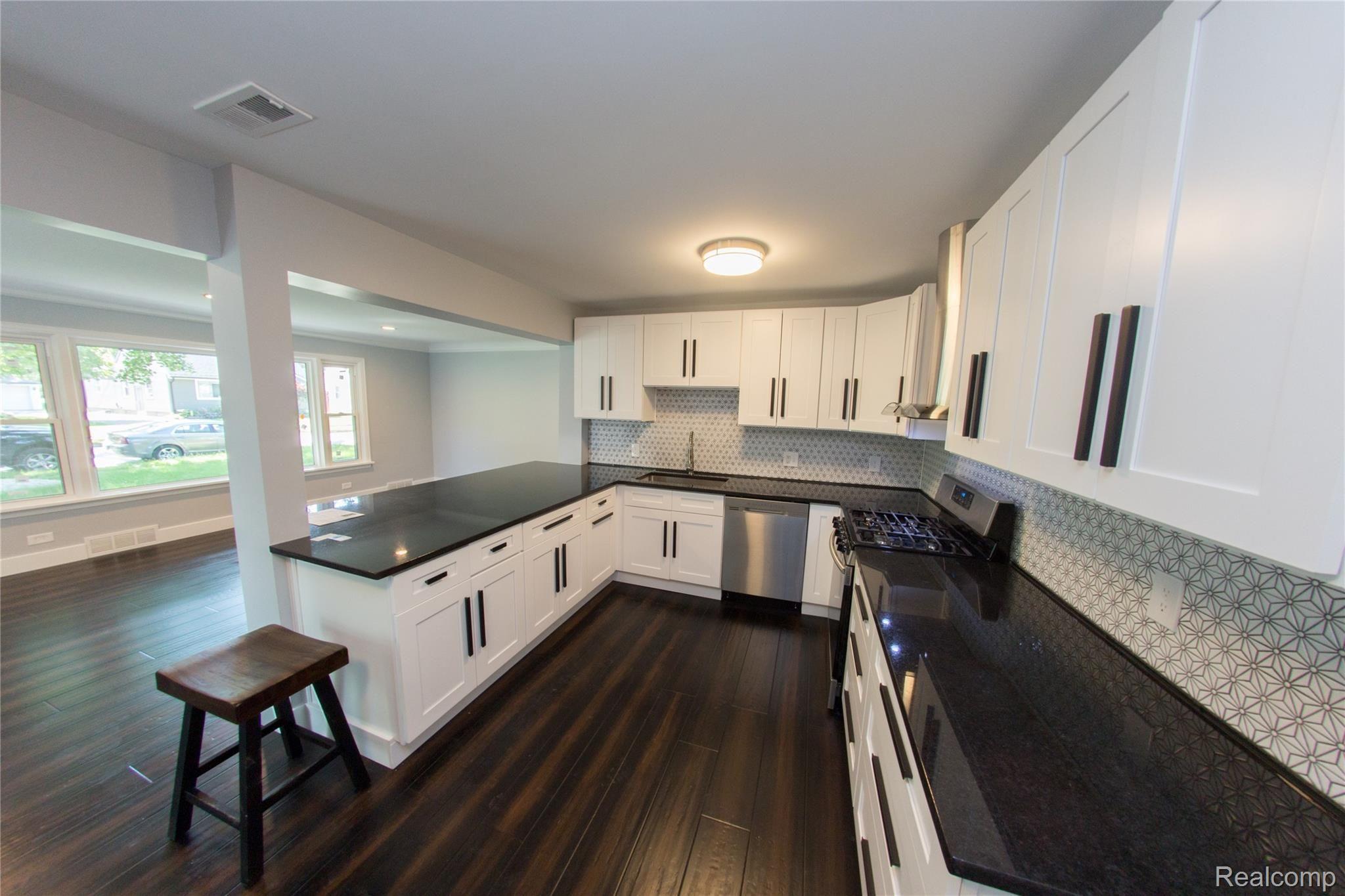 3266 Harvard Road Royal Oak, MI 48073 - Photo 13 of 60 Harvard RO-12.jpg
