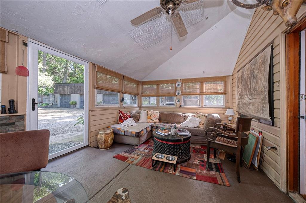 1005 Middle Road Glenshaw, PA 15116 - Photo 7 of 27 Gallery Image 7