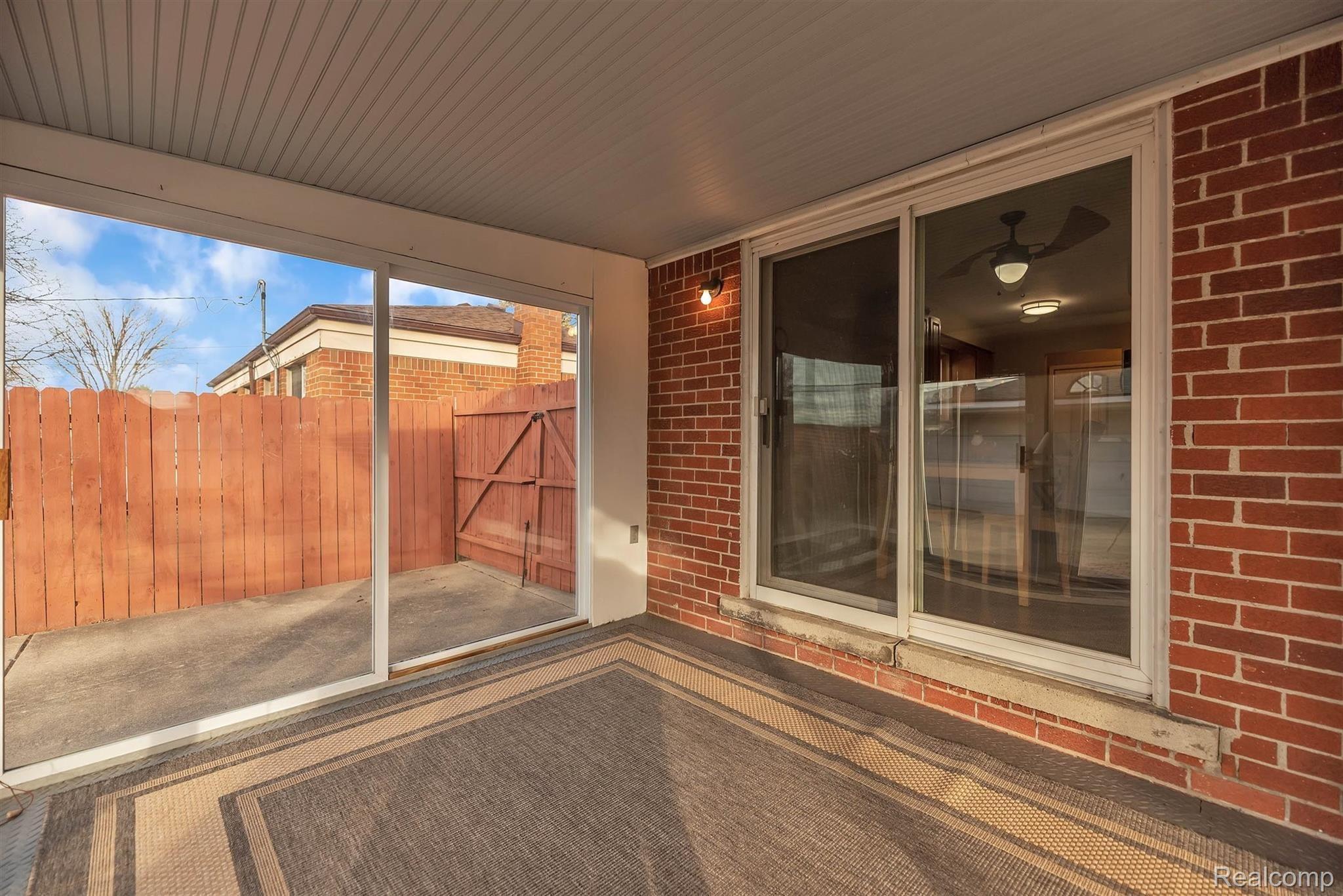 32757 Ridgefield Avenue Warren, MI 48088 - Photo 17 of 46 18-32757 Ridgefield Ave-WindowStill.jpg