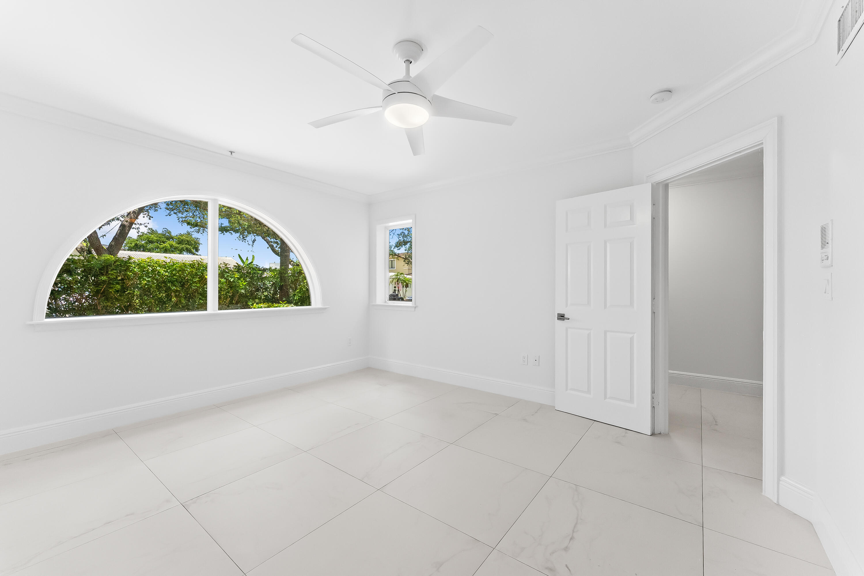 456 East Boca Raton Road Boca Raton, FL 33432 - Photo 13 of 33 an empty room with a window and a mirror