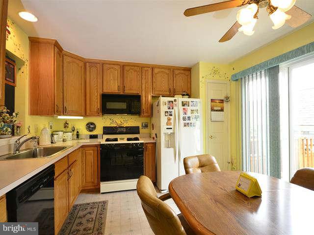 540 Tschiffely Square Road Gaithersburg, MD 20878 - Photo 11 of 24 Kitchen