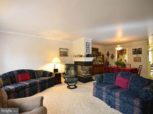 540 Tschiffely Square Road Gaithersburg, MD 20878 - Photo 8 of 24 Living Room